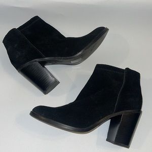 Dolce Vita Black Suede heel ankle boots size 9